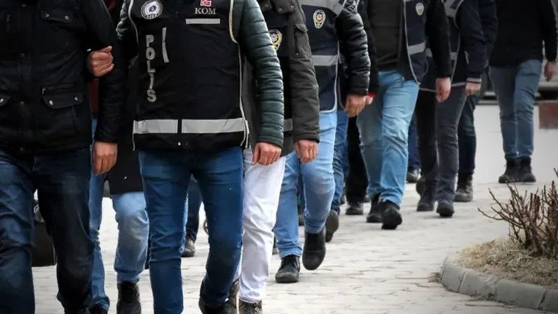 İzmir’de FETÖ operasyonu: 10 şüpheli gözaltında