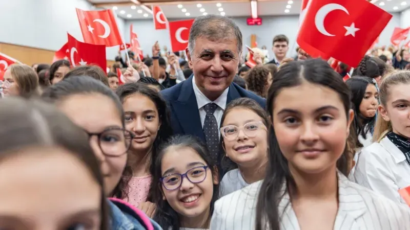 Dr. Cemil Tugay, 29 Ekim Cumhuriyet Bayramı etkinlikleri kapsamında gençlerle buluştu