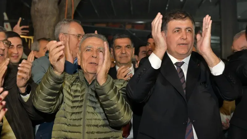 Aziz Kocaoğlu ve Cemil Tugay arasında Basmane çukuru çıkmazı!