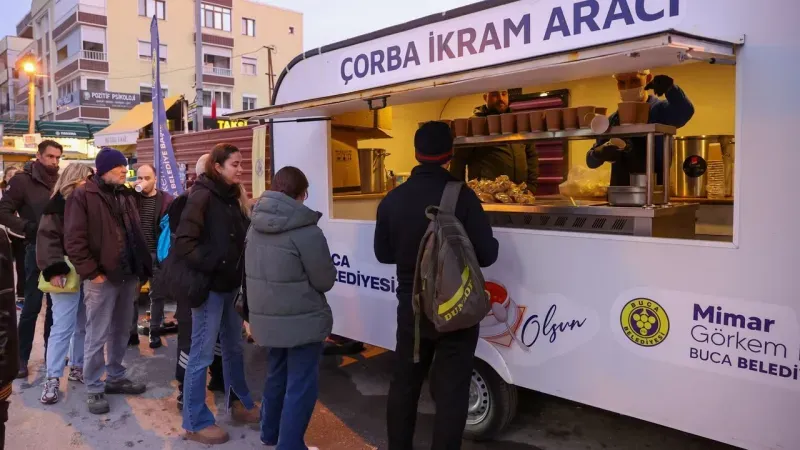 Buca'da çorba dağıtımı tartışmaları olaylı hale geldi: Belediye çalışanı darp edildi!