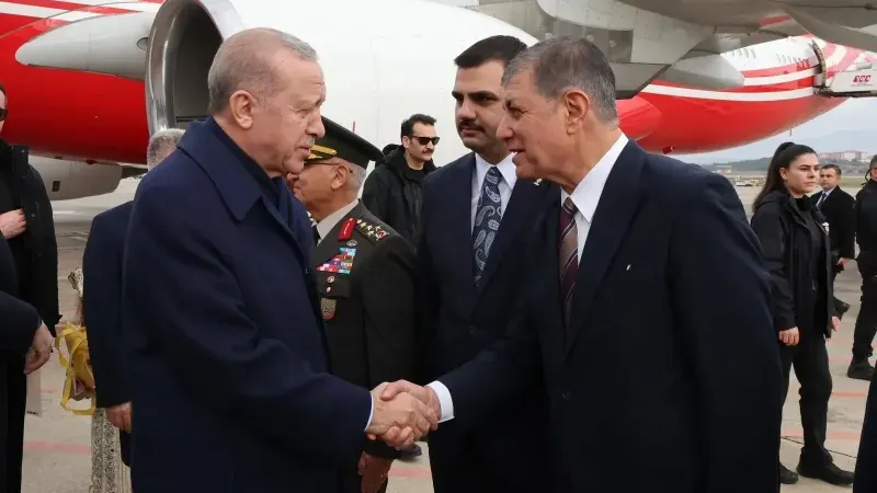 Cemil Tugay, Cumhurbaşkanı Erdoğan'ı havalimanı'nda karşıladı