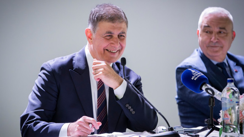 Cemil Tugay'dan İZMAR marketlerinde yüzde 50 indirim müjdesi!