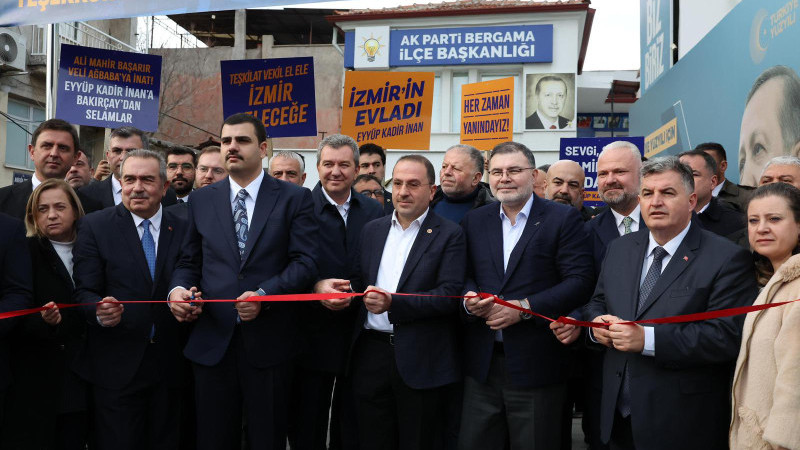 AK Parti İzmir, Bergama ilçe başkanlığı'na yeni bina jazandırdı