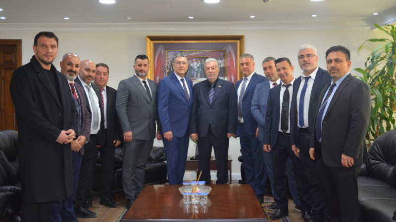 İzmir Otobüsçüler ve Umum Servis Araçları İşletmecileri Odası'ndan Yalçın Ata'ya ziyaret