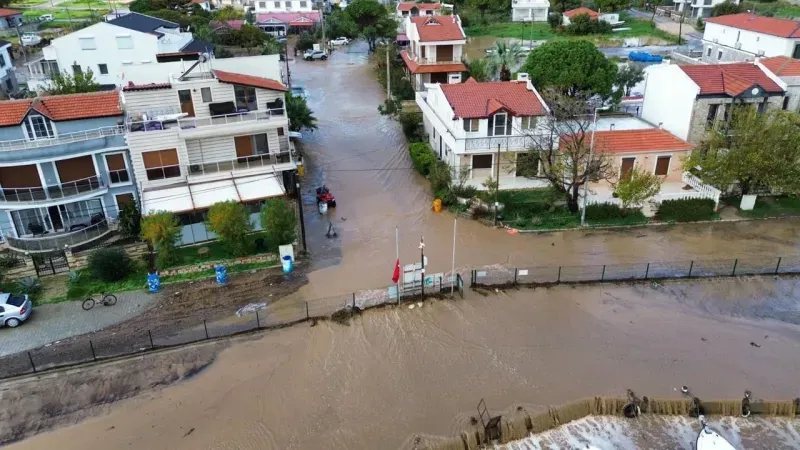 Meteoroloji'den İzmir'e sarı kodlu uyarı: Sel ve yıldırım tehlikesi!