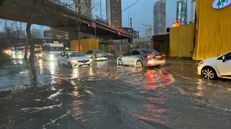 İzmir’de hafta boyunca sağanak yağış ve fırtına etkili olacak