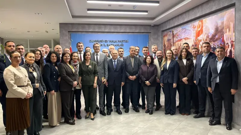 CHP, İzmir belediye başkanlarıyla toplantı gerçekleştirerek çözüm arayışında!