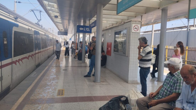 İZBAN'da sabah saatlerinde sinyalizasyon arızası!