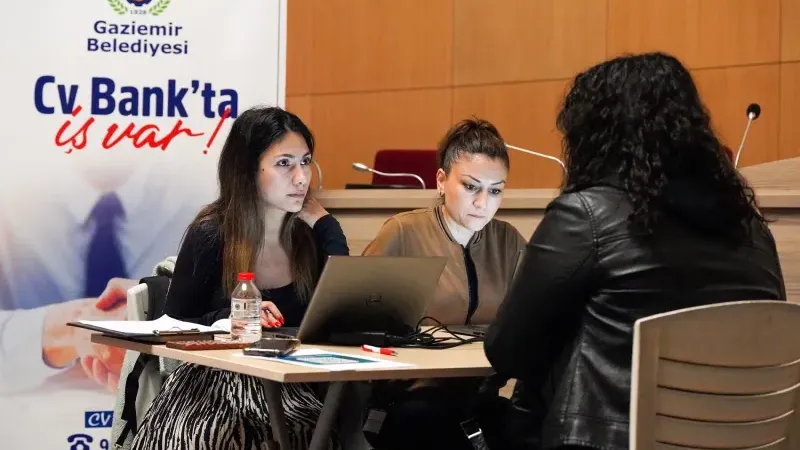 Gaziemir Belediyesi’nden istihdama güçlü katkı: CV Bank iki yılda 2 bin 171 kişiyi iş sahibi yaptı